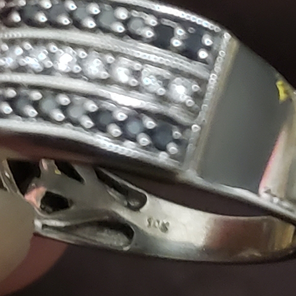 Zales 10k gold 1/2 ct diamond band - Picture 5 of 6